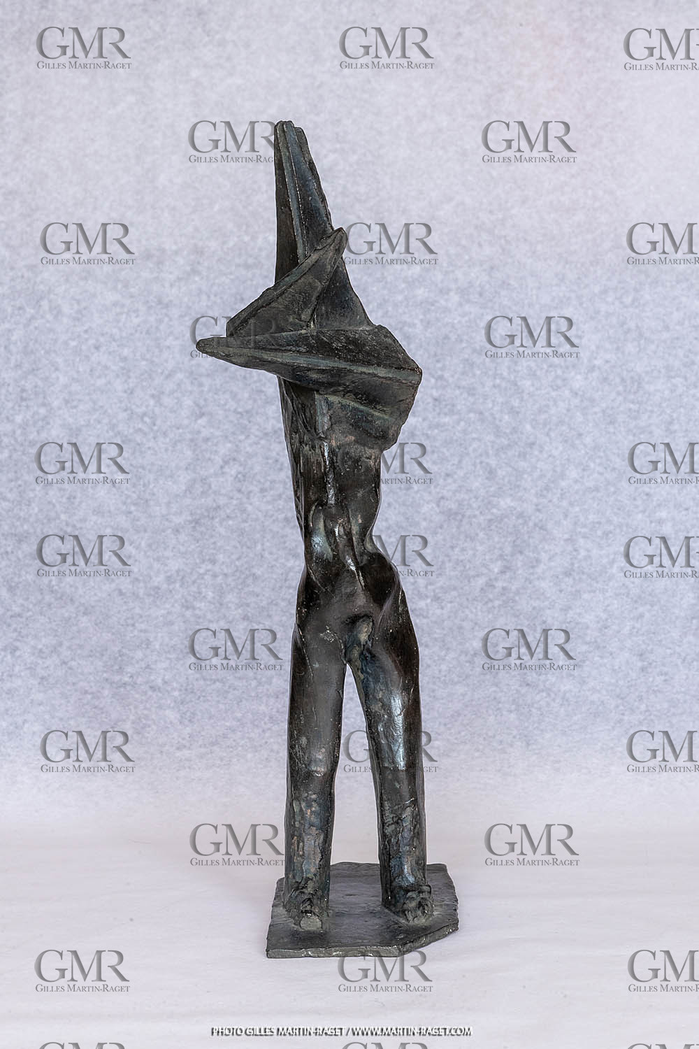 05 08 2019, Marseille (FRA), Oeuvre de Germaine Richier, Guerrier n° 2 1953, Bronze patiné foncé, Fondeur : L.Thinot, Paris, 39 x 9 x 20 cm, Collection particulière