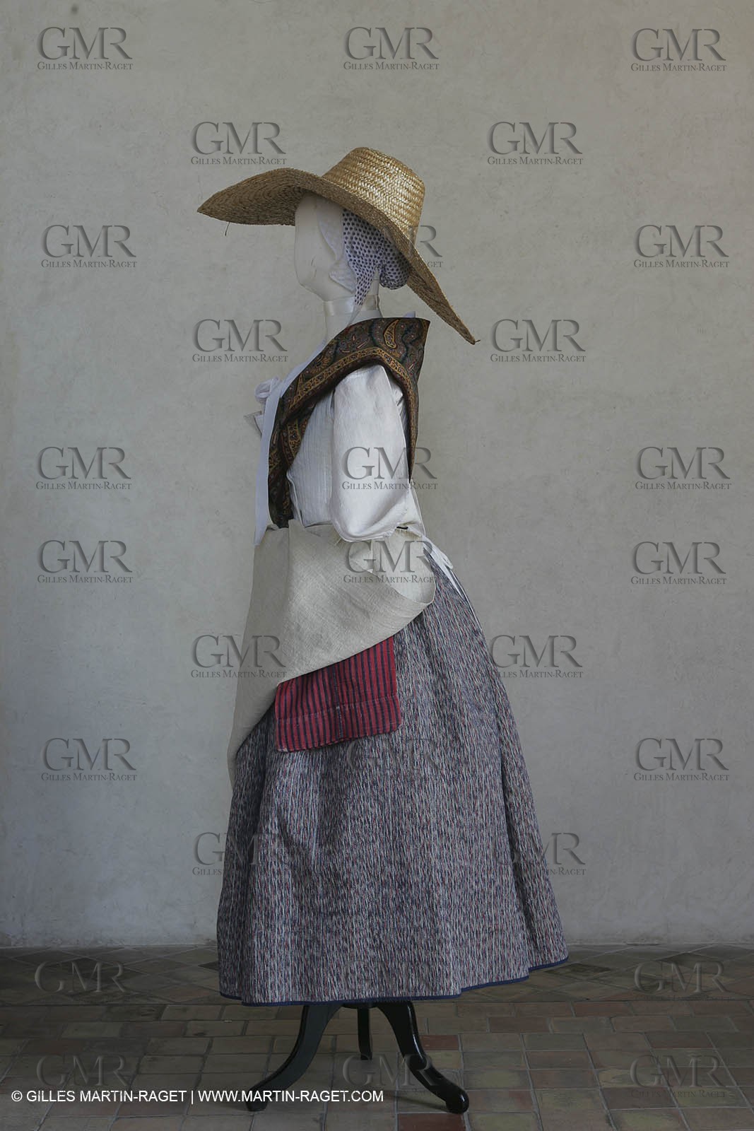 May 2004 - La Tour d'Aigues (FRA, 84) - Old costumes for women of the South exhibition