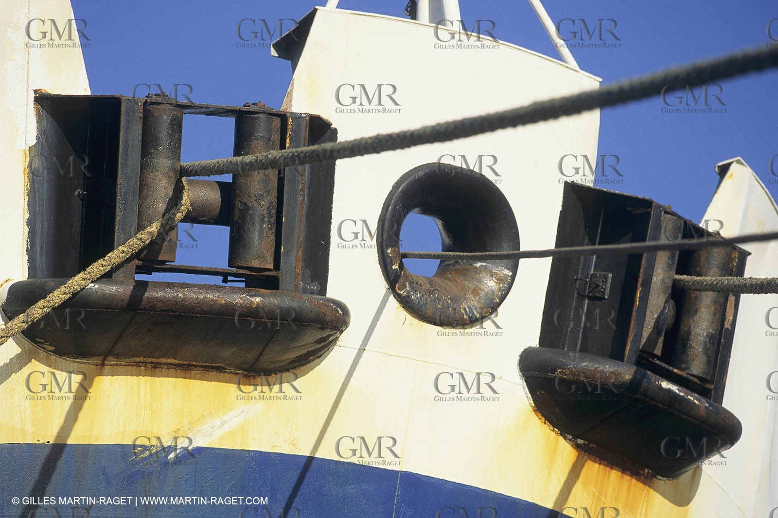 Monde maritime, opérations porturaires, ports, manoeuvres, marine world, harbour operations, maritime shipping,