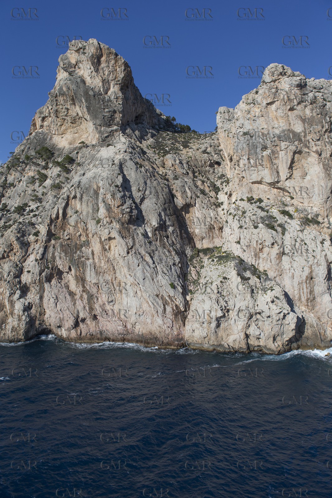 08 04 2015, Andraitx (Isla de Mallorca, Islas Baleares, ESP), Chantier Fountaine-Pajot, Motor Yacht 37