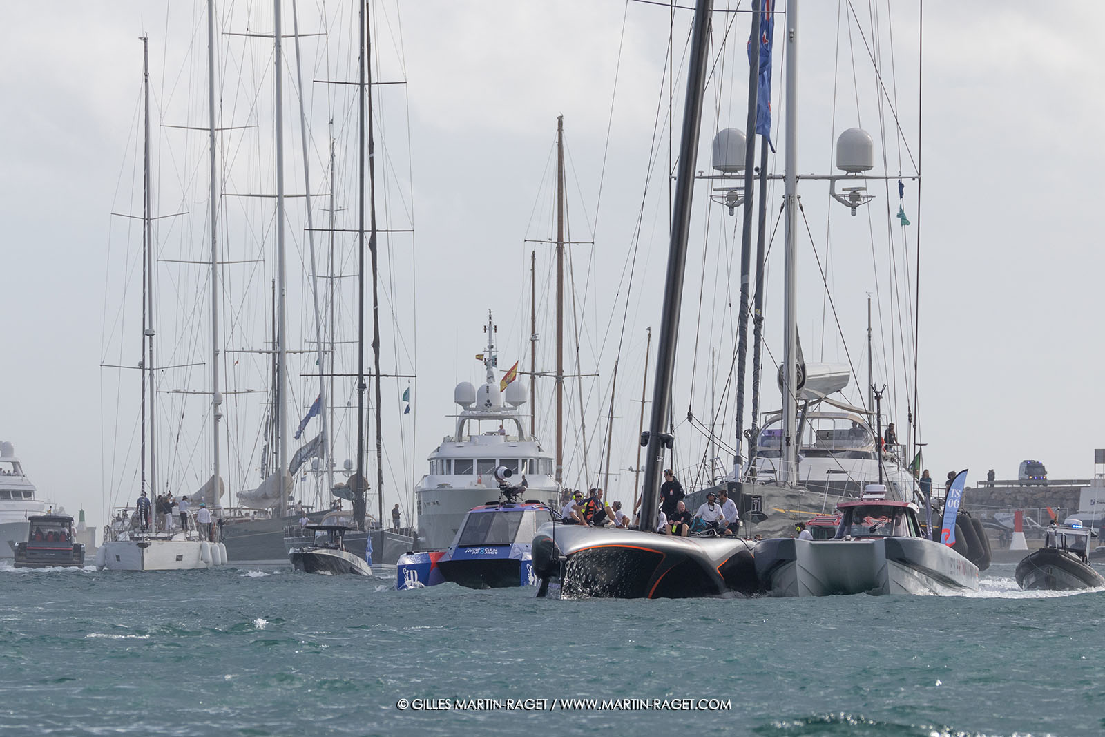 16 10 2024, Barcelona (ESP), Louis Vuitton 37th America's Cup, Final Match, Race Day 4,  retour au port d'INEOS