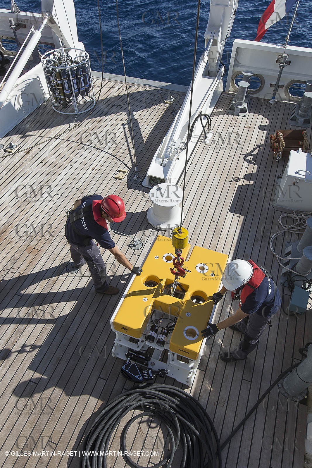 11 09 2014 - la Ciotat (FRA,13) - onboar Al Azzizi, oceanographic research ship buit by H2X boat yard, measure devices manipuation