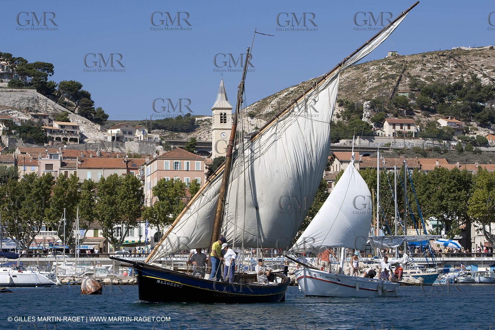 1 09 2007 - Marseille (FRA, 13) - Latin rigs in l'Estaque (Marseille north bay village)