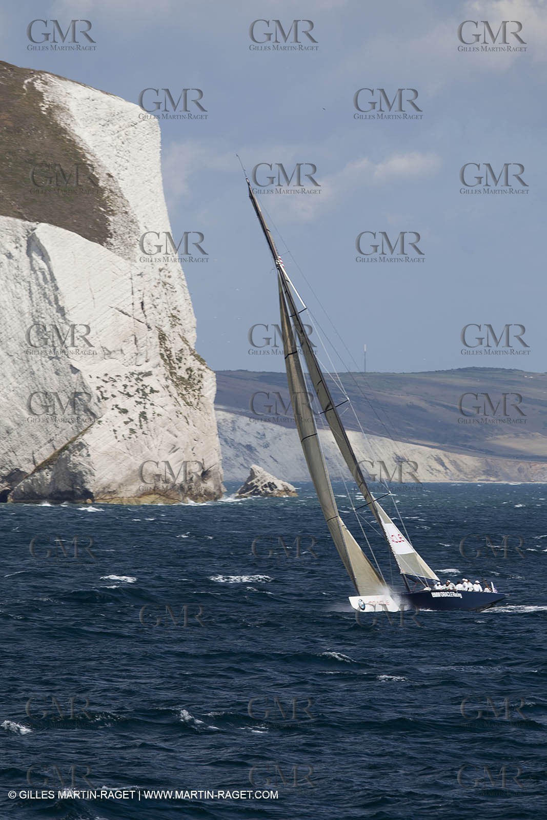 05 08 2010 - Cowes (UK, IOW) - The 1851 Cup -  BMW ORACLE Racing -  - Round The Island Race - Rounding the Needles.