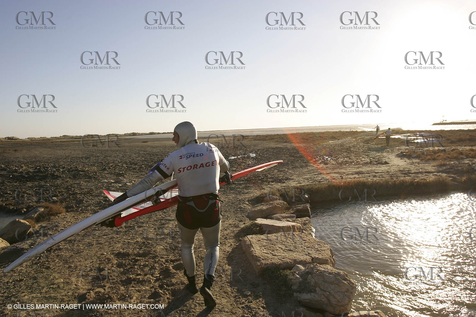 13 11 2004 - Les Saintes Maries de la mer (France) - Irish sailboarder Finian Maynard beat the overall sailing speed record with a run at 46,82 knts.
