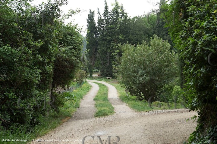 8ee06496-ebba-4c9c-b2d2-4a0bc39e6e93