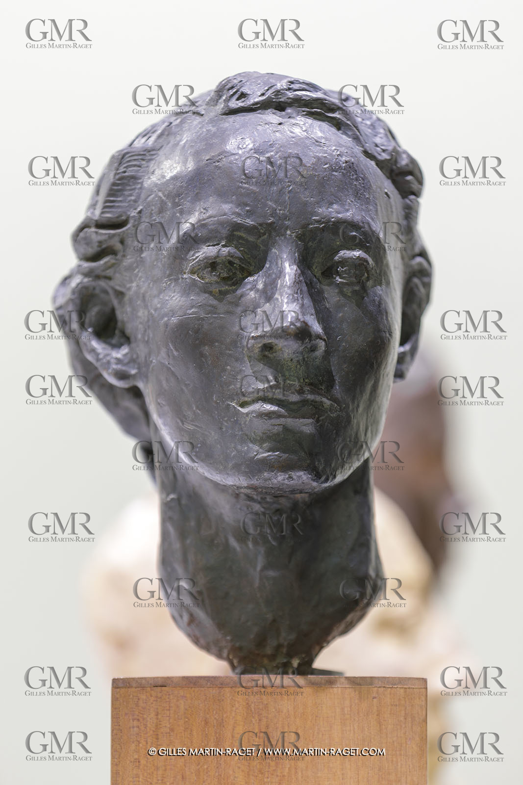 02 05 2023, Paris (FRA), oeuvre de Germaine Richier, Exposition Centre Pompidou 2023, Buste n° 26, 1937-1938, Bronze Patiné foncé, Numéroté 3 8, fondeur L. Thinot, Paris, 31,5 x 17,,5 x 23 cm, collection particulière