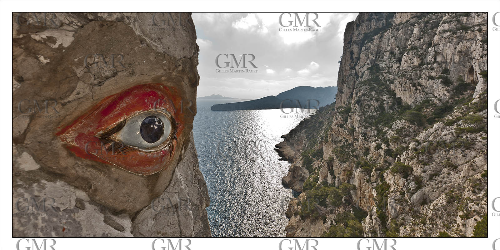 Produit : Tirage photo réalisé par nos soins sur imprimante jet d'encre professionnelle Epson à partir de 8 encres ultrachrome inaltérables (label Digigraphie).Formats au choix : .. 50 x 100 cm. 100 x 200 cmChoix des papiers :. Papier standard brillant 250 gr., filet noir, marge blanche, tirage non signé. Papier haut de gamme satiné 290 gr. filet noir, marge blanche, tirage vérifié et signé par l'auteur.. Autres supports (canvas, acrylique, dibond) sur demandeConditionnement : tube cylindrique renforcé.Options pour l'expédition : . colissimo + dépôt boîte aux lettres (France uniquement). Colissimo avec signature à réception. Transporteur express (2 jours ouvrés) avec signature à réceptionCliquez sur caddie pour sélectionner votre formule et démarrer la procédure de commande en ligne