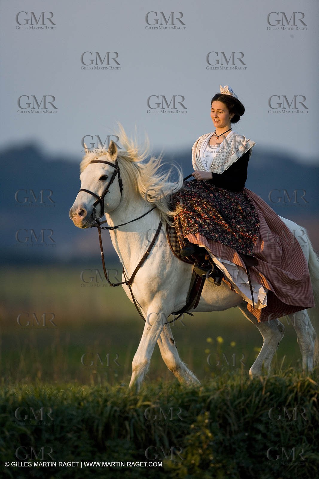 23 02 2007 - Arles, Nathalie Chay, Queen of Arles - Amazone horse riding