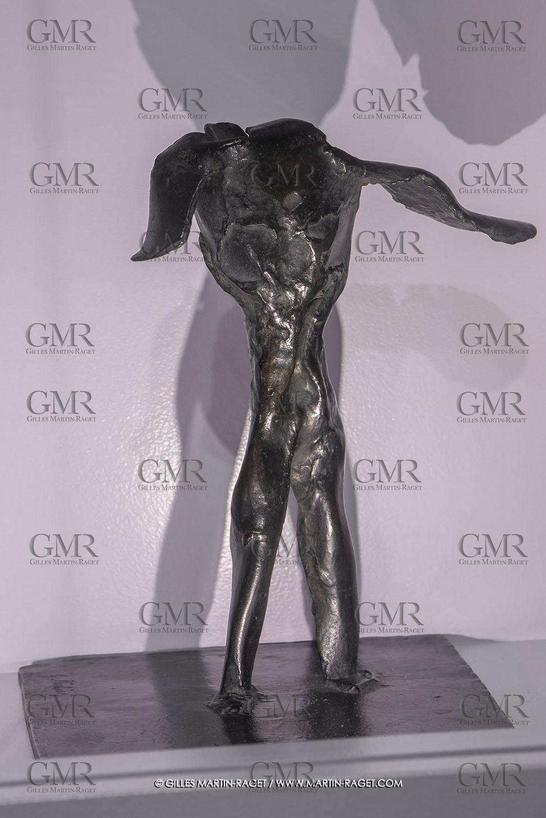 30 10 2023, Montpellier (FRA), oeuvre de Germaine Richier, Exposition Centre Pompidou - Musée Fabre 2023, Guerrier n° 11 1956, Bronze patiné foncé, épreuve d'exposition, Fondeur : L. Thinot, Paris, 26,5 x 24 x 29,5 cm, Collection Famille Germaine Richier