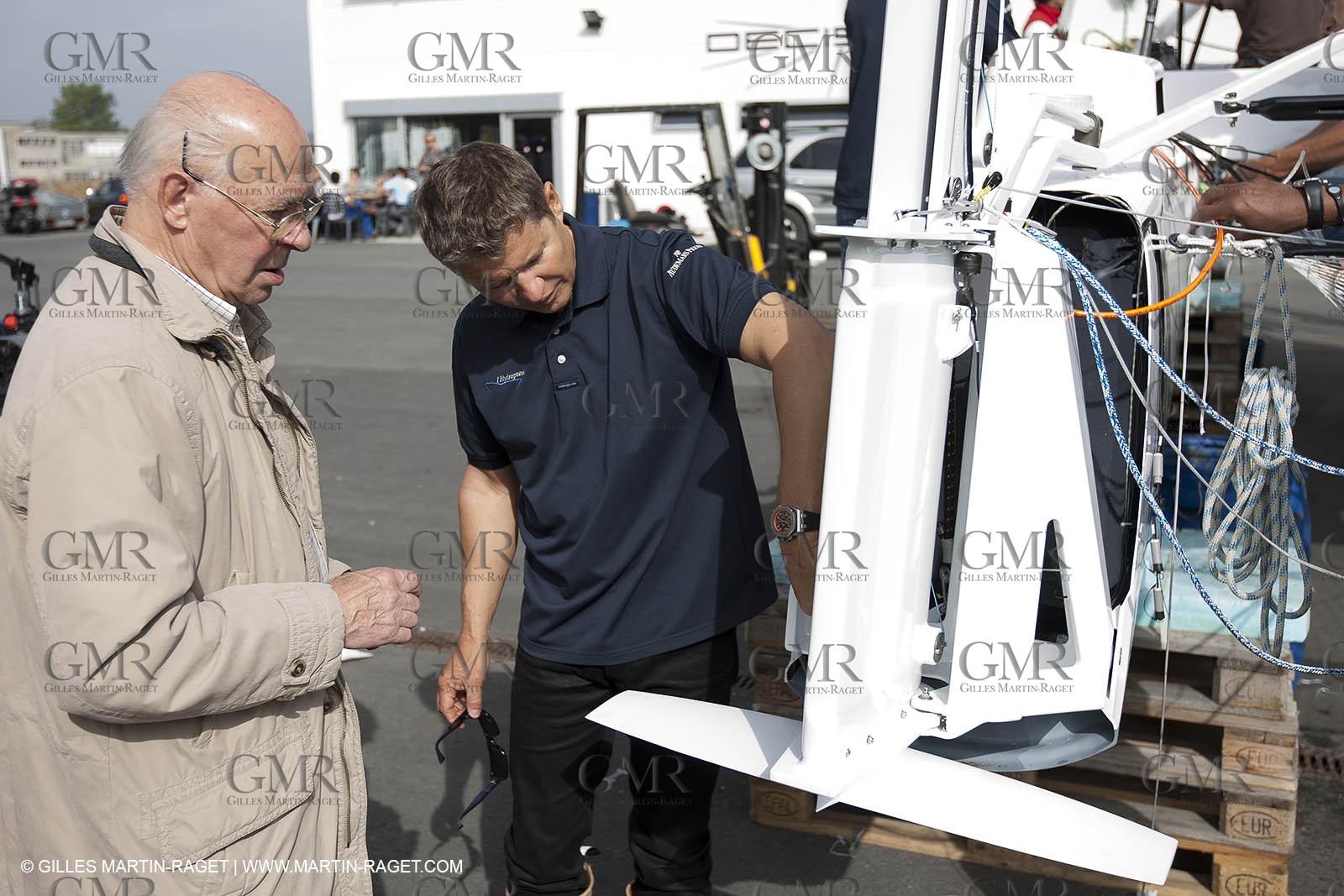 08 10 10 - St Sulpice (SUI) - Mise à l'eau de l'Hydropptere.ch