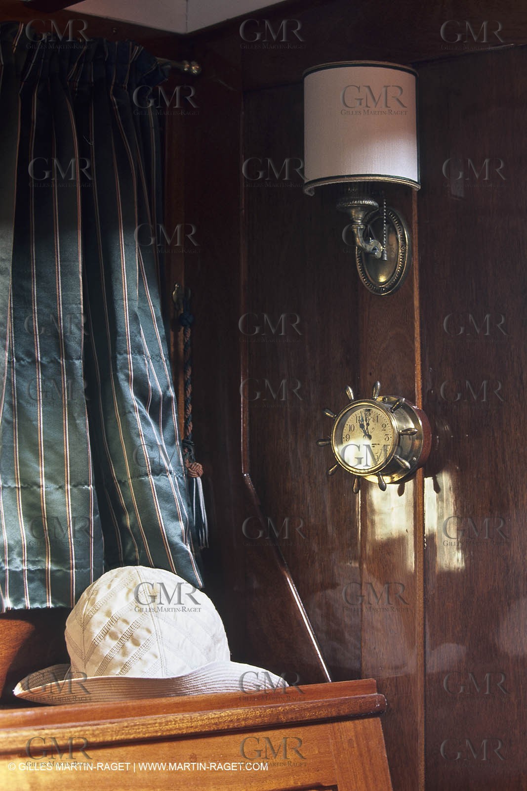 MOTORYACHT Bois152.jpg