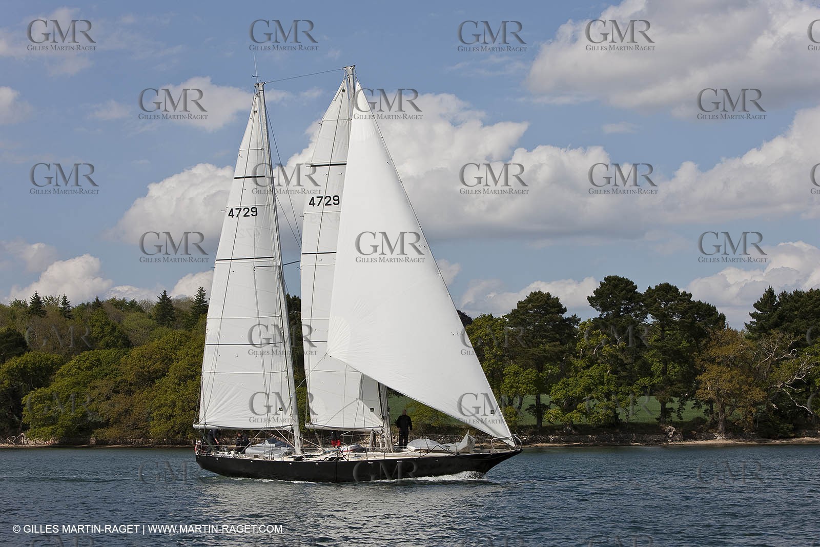 19 05 2010- Benodet- (FRA,56)  -  Pen Duick III dans l'Odet