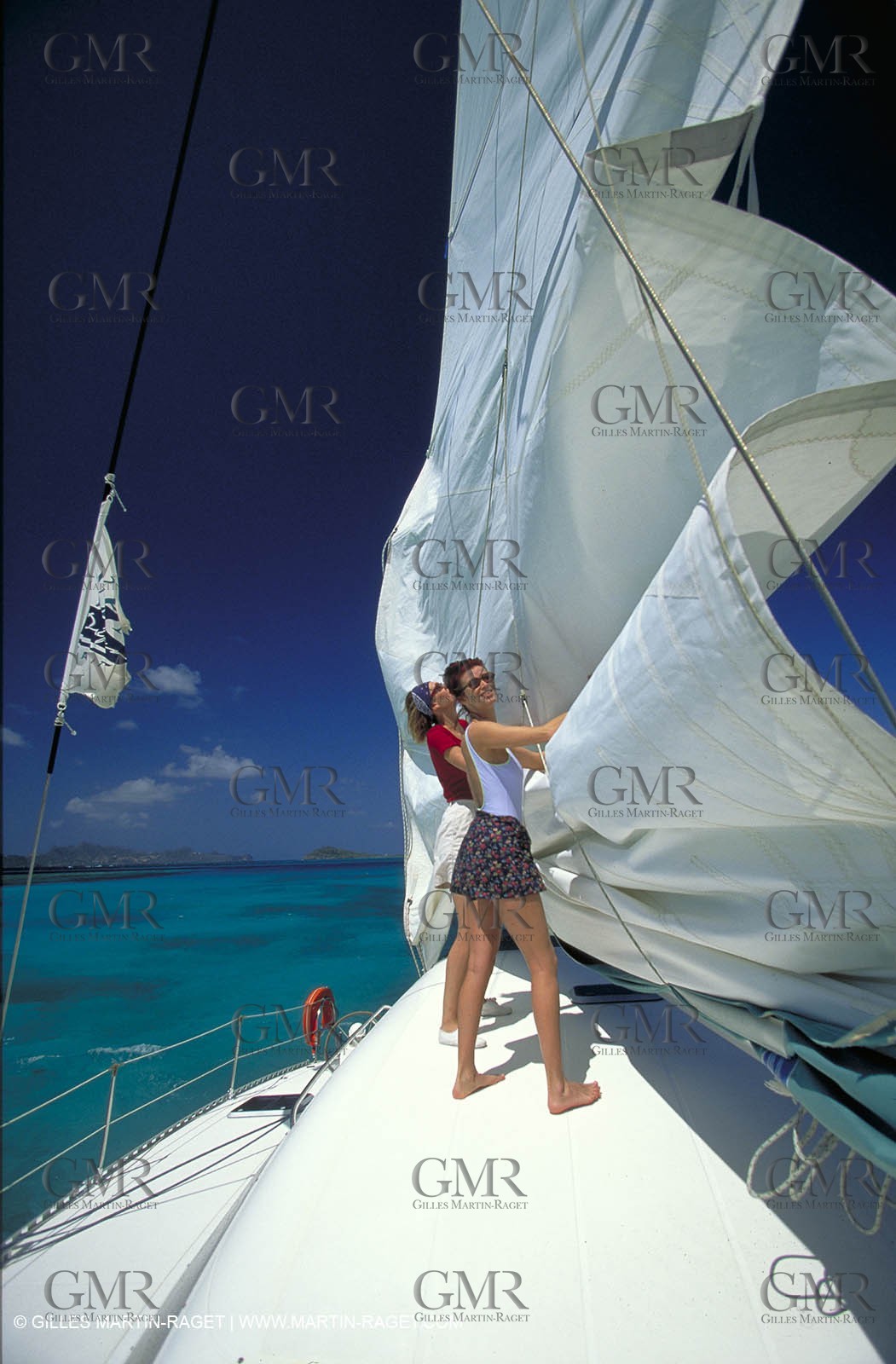 Cruising - People - Crew work