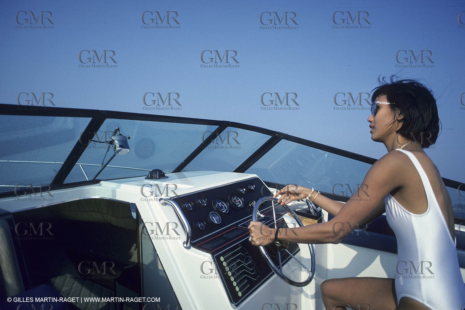Powerboating, cruising, people