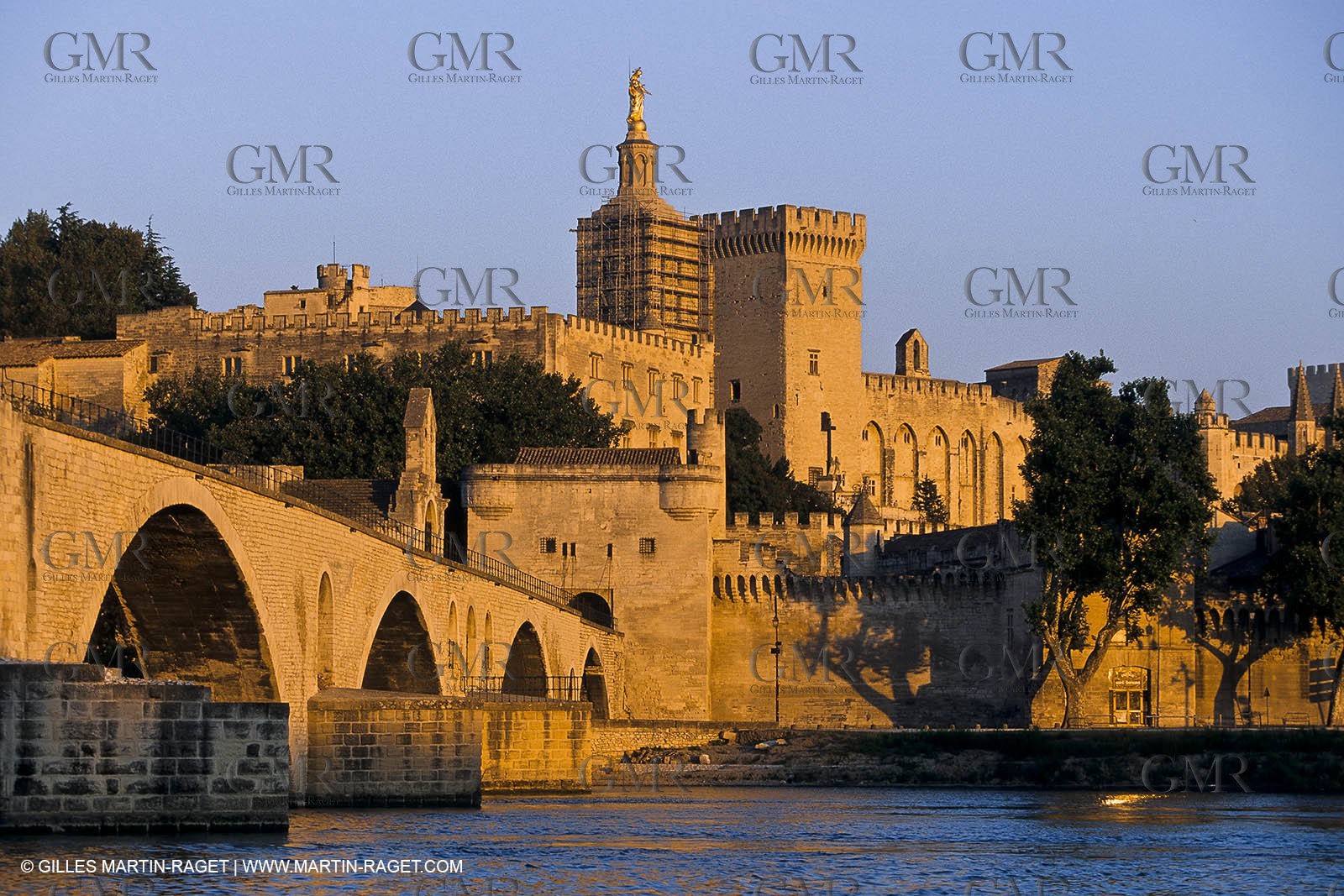 Avignon (FRA,84) - Pont Saint Bénézé et Palais des Papes