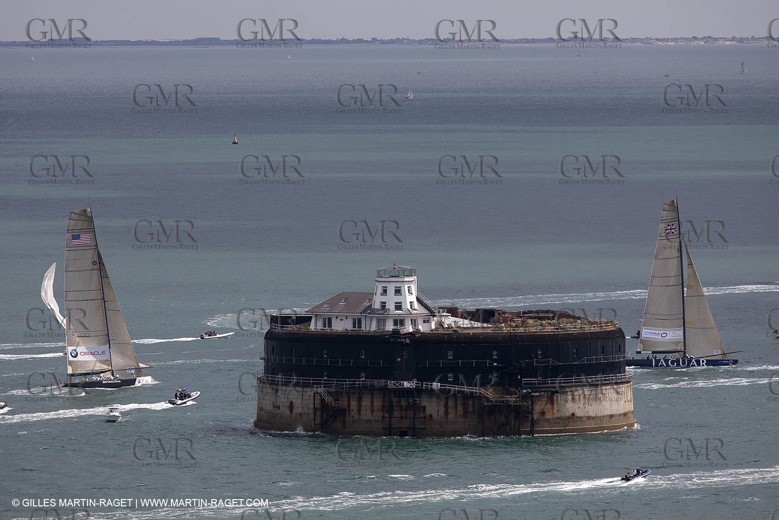 05 08 2010 - Cowes (UK, IOW) - The 1851 Cup -  BMW ORACLE Racing -  - Round The Island Race - Rounding No Man's Land fort.