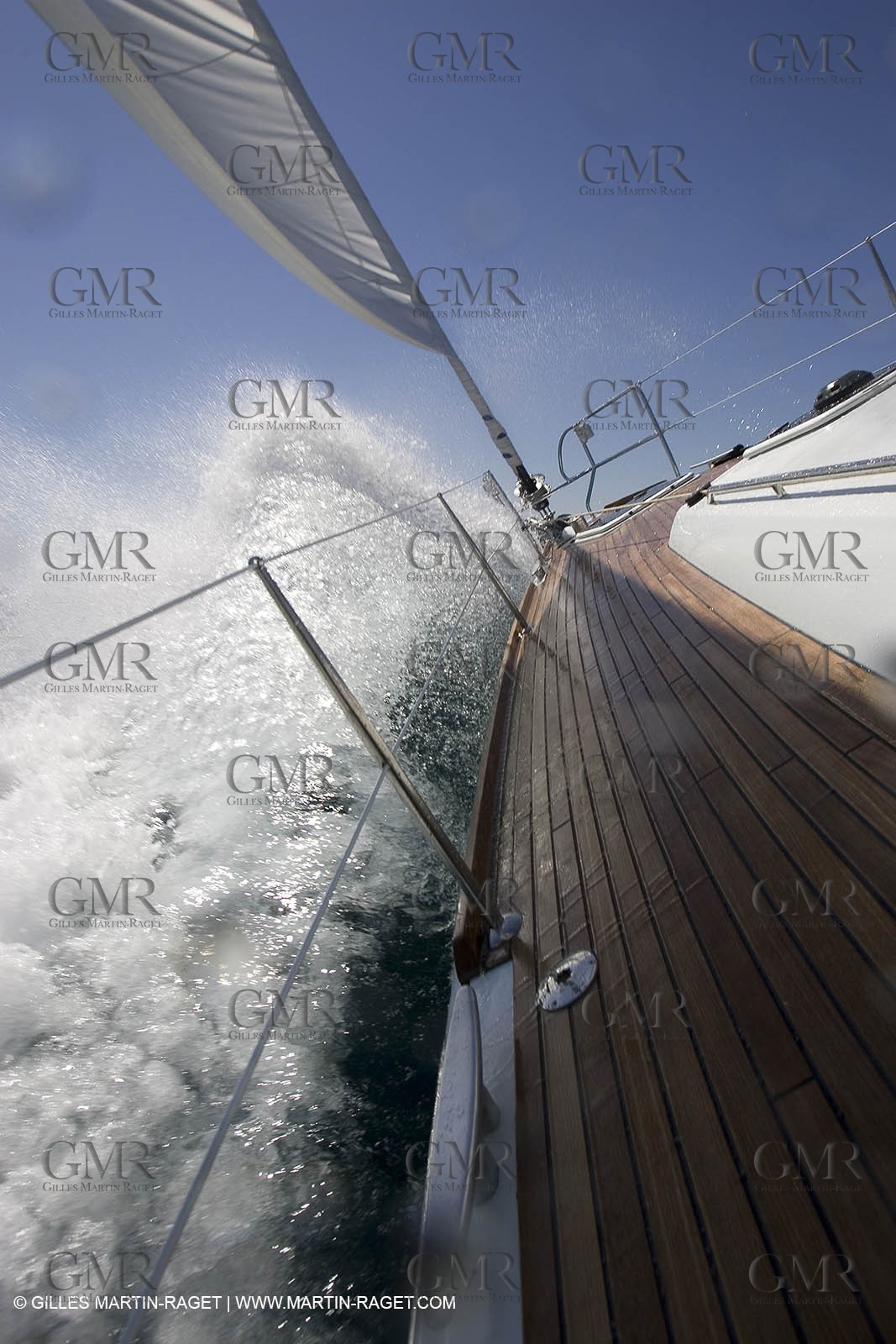 Crusing monohull sailing