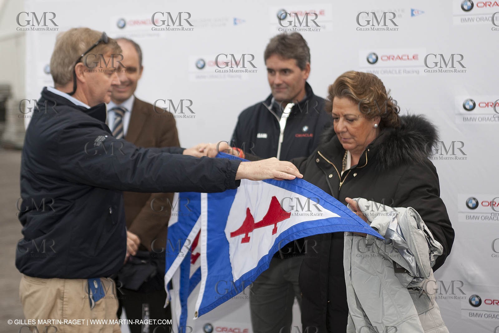 19 01 2010 - Valencia (ESP) - 33rd America's Cup - BMW ORACLE Racing - Francisco Camps (Generaliat Valenciana president) and Rita Barbeira (Valencia mayoress) visit - With Tom Ehman and Russell Coutt