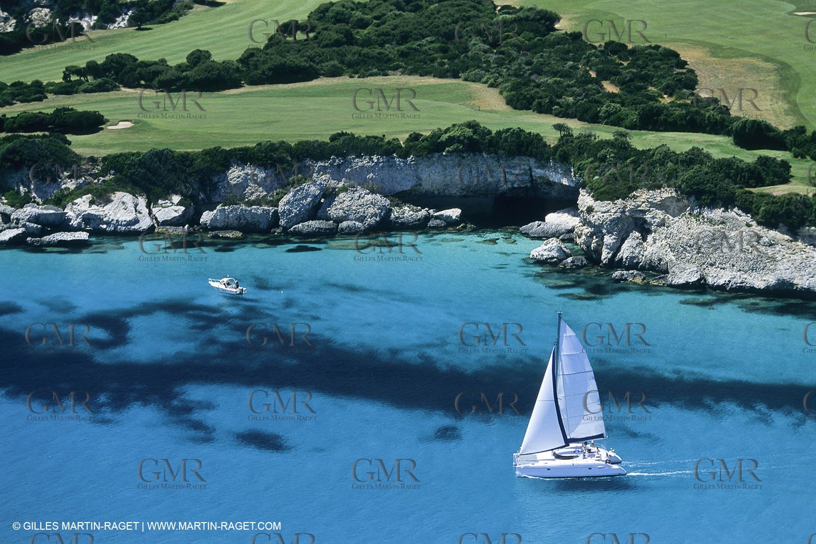 Sailing, cruising, multihulls under sails