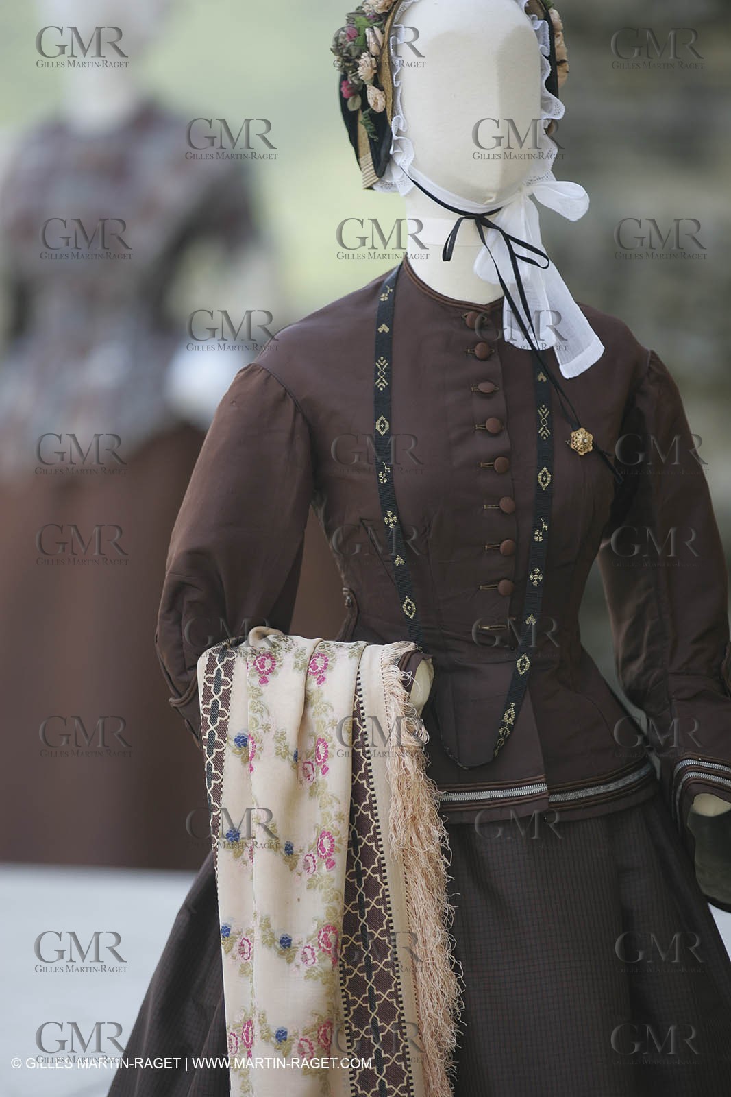 May 2004 - La Tour d'Aigues (FRA, 84) - Old costumes for women of the South exhibition