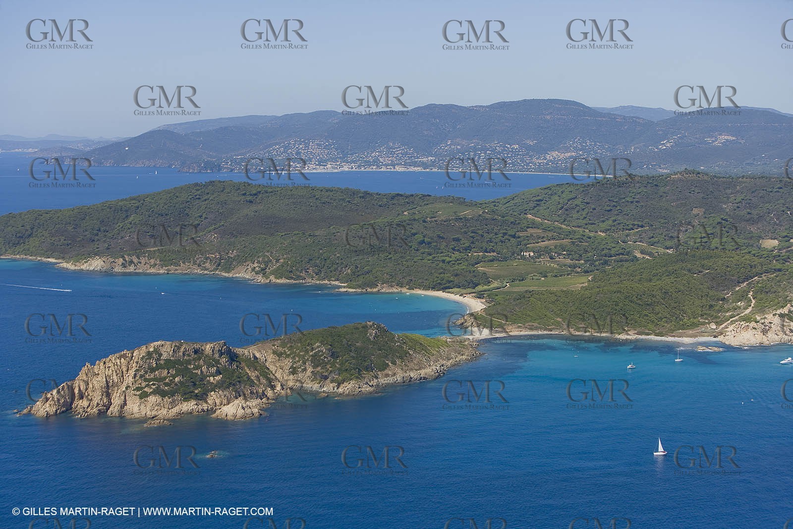 06 09 2007 - Saint Tropez (FRA, 83) - Superyachts - Motoryachts - Mangusta 92 Triple Fun in Saint Tropez - Mooring at Club 55 at Pampelonne Beach