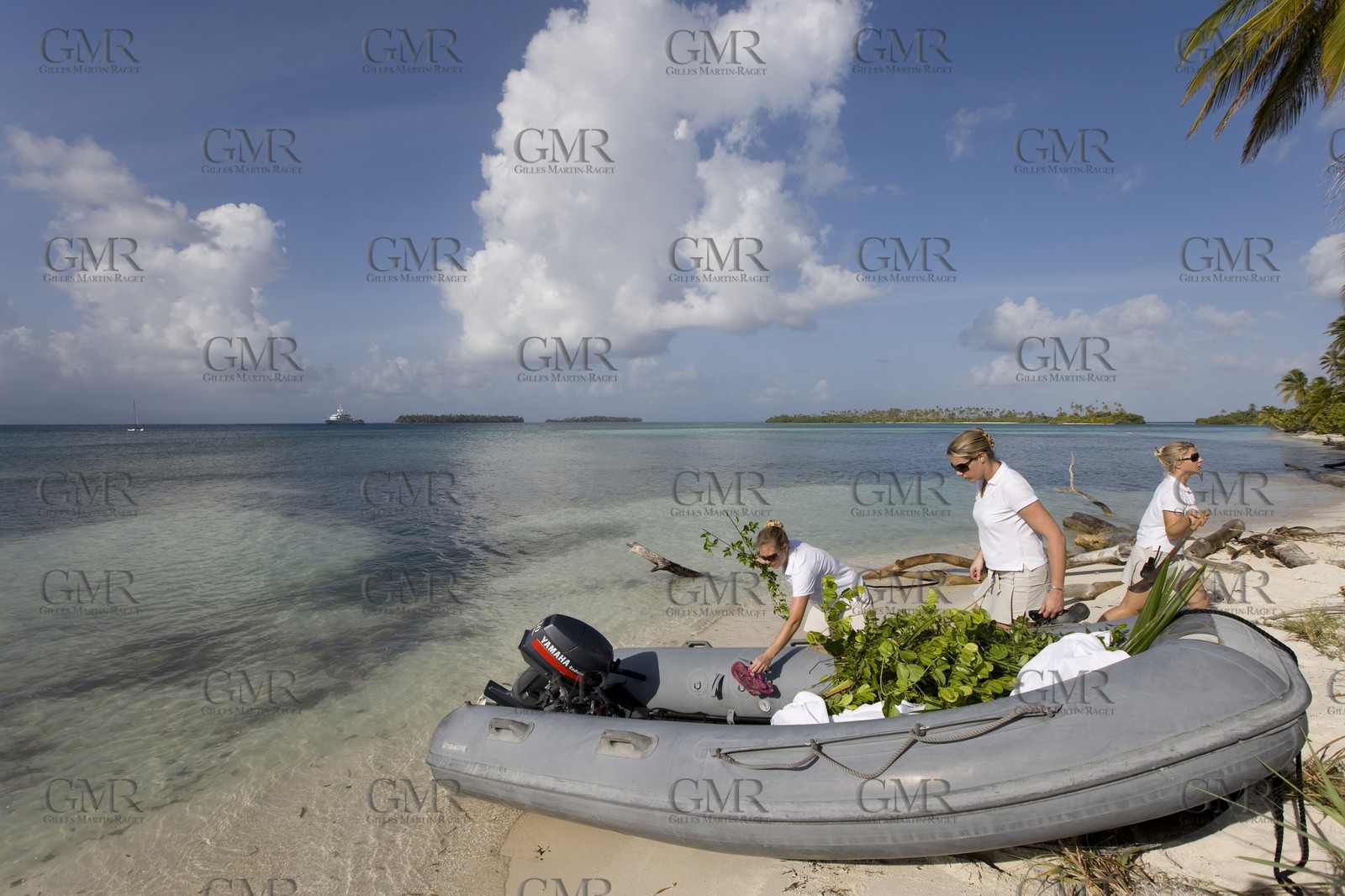 01 02 2008 - San Blas Archipelago (Panama) - Motor Yacht Senses