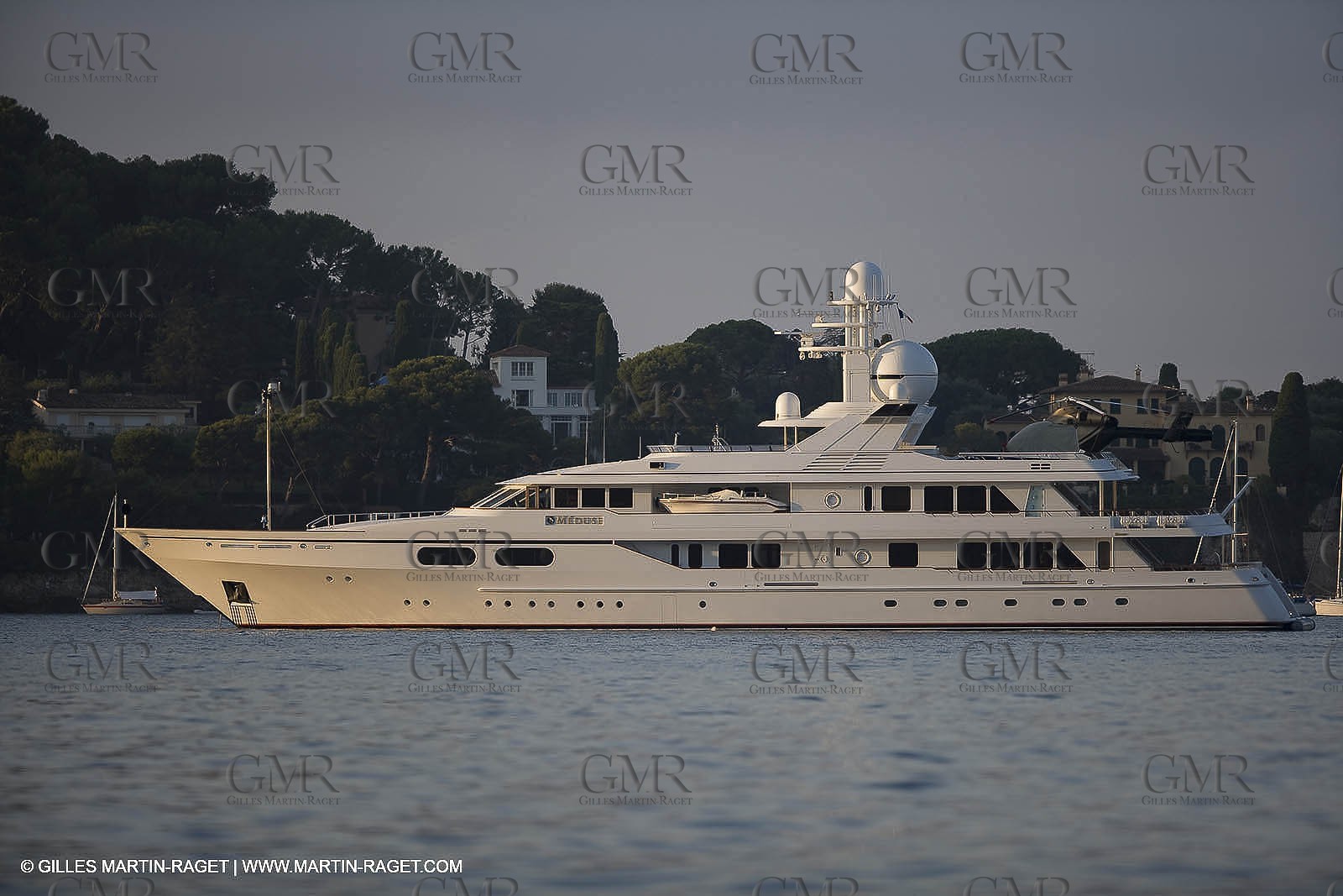 28 07 2007 - St Jean Cap Ferrat - SuperYachts - Motor Yachts - Hampshire
