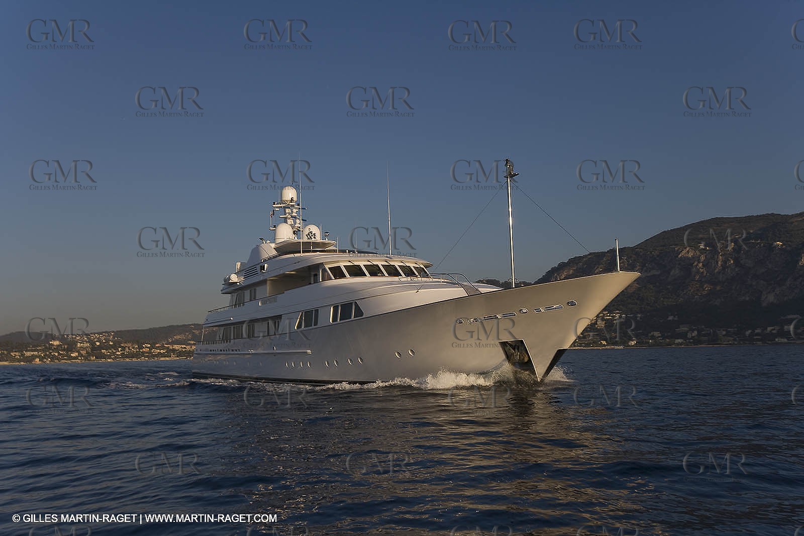 28 07 2007 - St Jean Cap Ferrat - SuperYachts - Motor Yachts - Hampshire