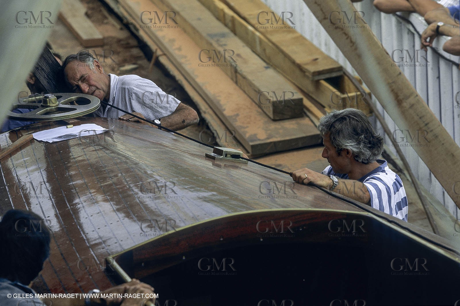 Bateaux à moteur, canots d'époque, Construction de la répolique de Sagitta au chantier Trapani (Cassis, FRA,13)