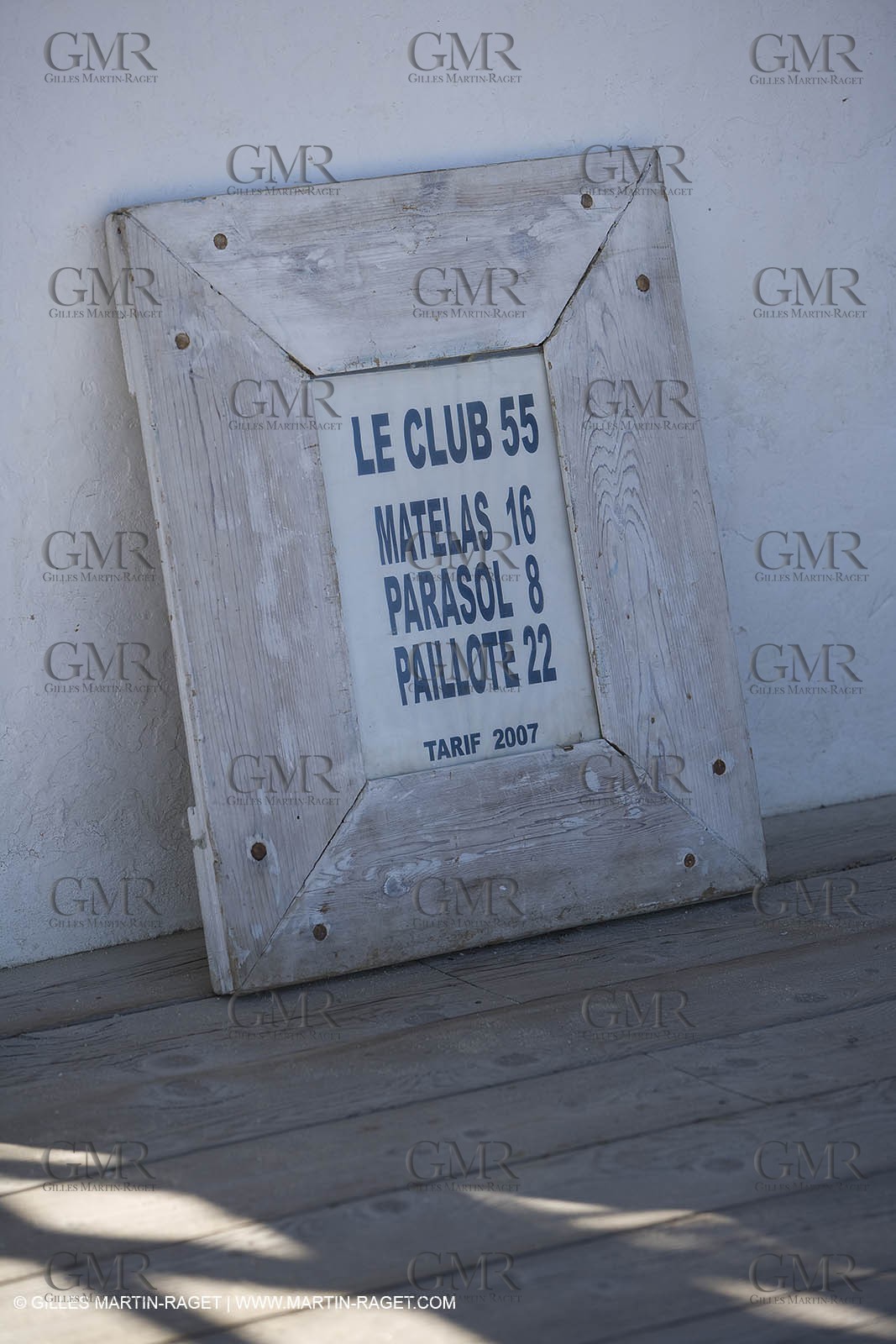 06 09 2007 - Saint Tropez (FRA, 83) - Superyachts - Motoryachts - Mangusta 92 Triple Fun à Saint Tropez - Au mouillage devant le Club 55 à la plage de Pampelonne