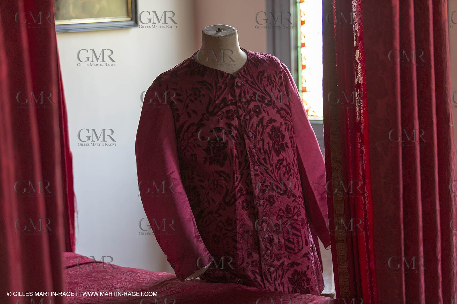 31 10 2013 - Ansouis (FRA,84) - Ansouis castle - Costumes of the exhibit Men costumes