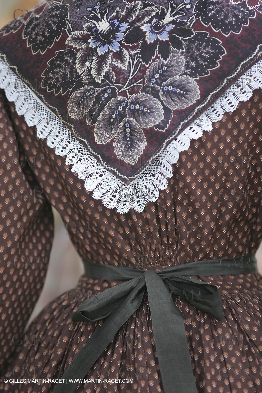 May 2004 - La Tour d'Aigues (FRA, 84) - Old costumes for women of the South exhibition