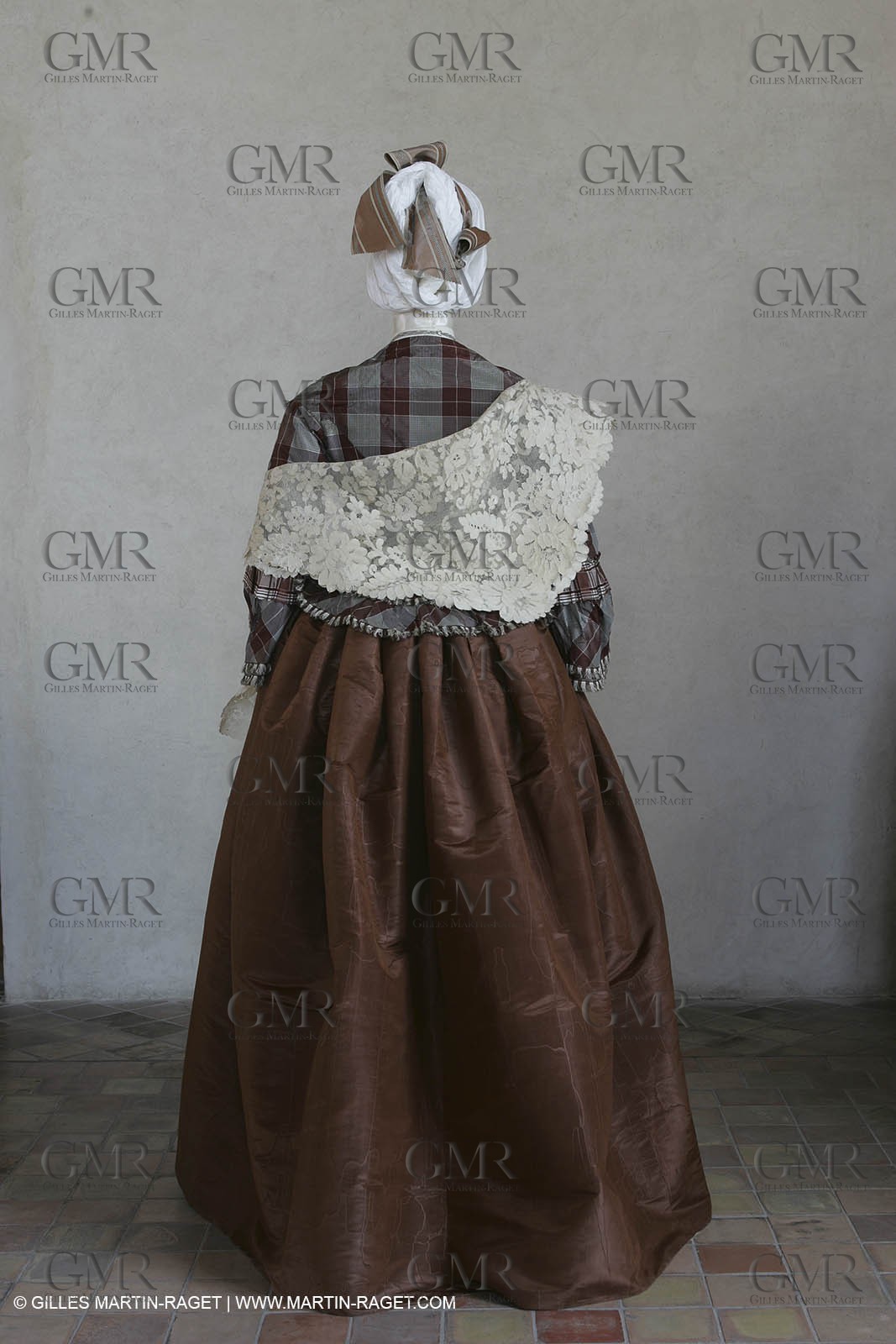 May 2004 - La Tour d'Aigues (FRA, 84) - Old costumes for women of the South exhibition