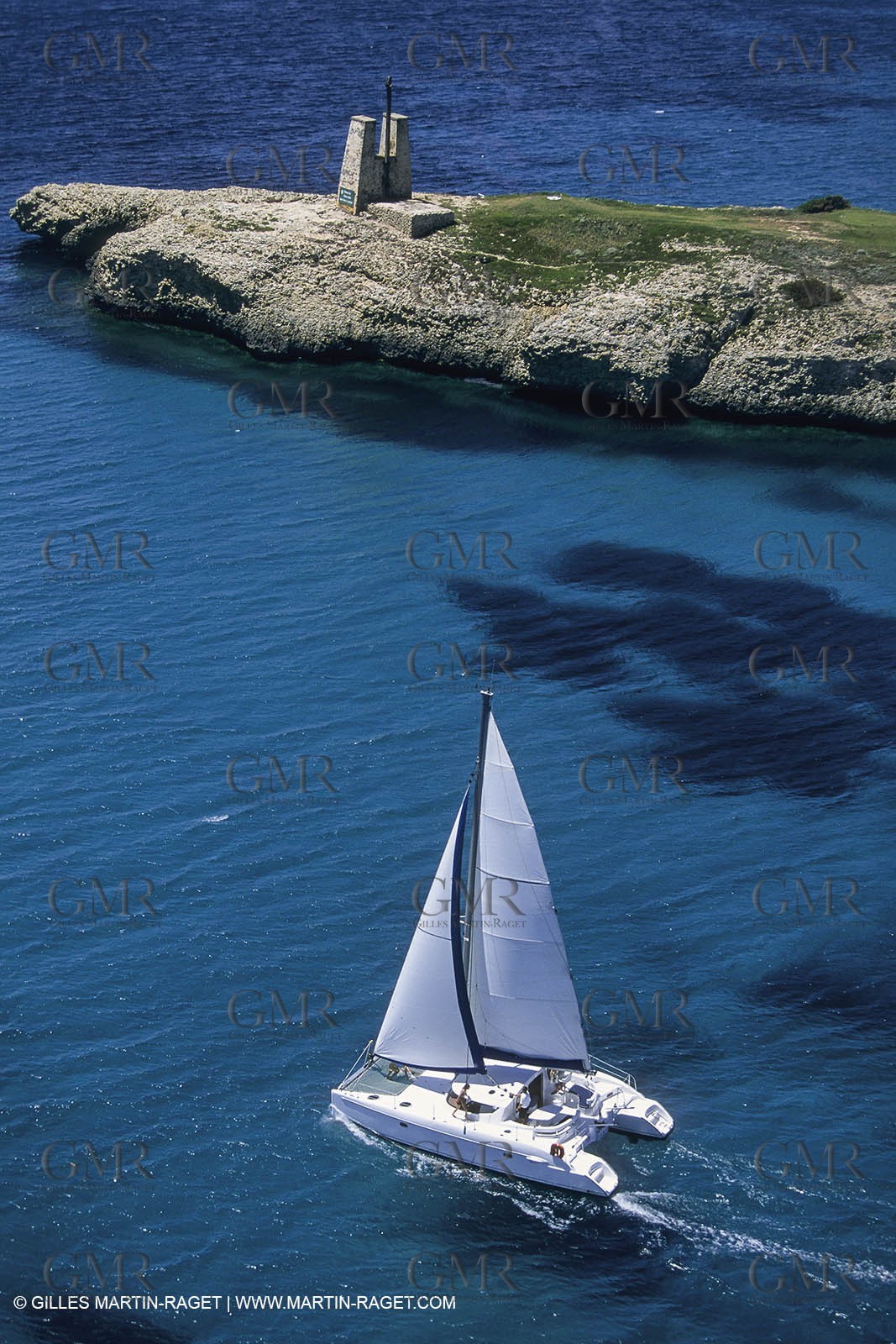 Sailing, cruising, multihull under sail
