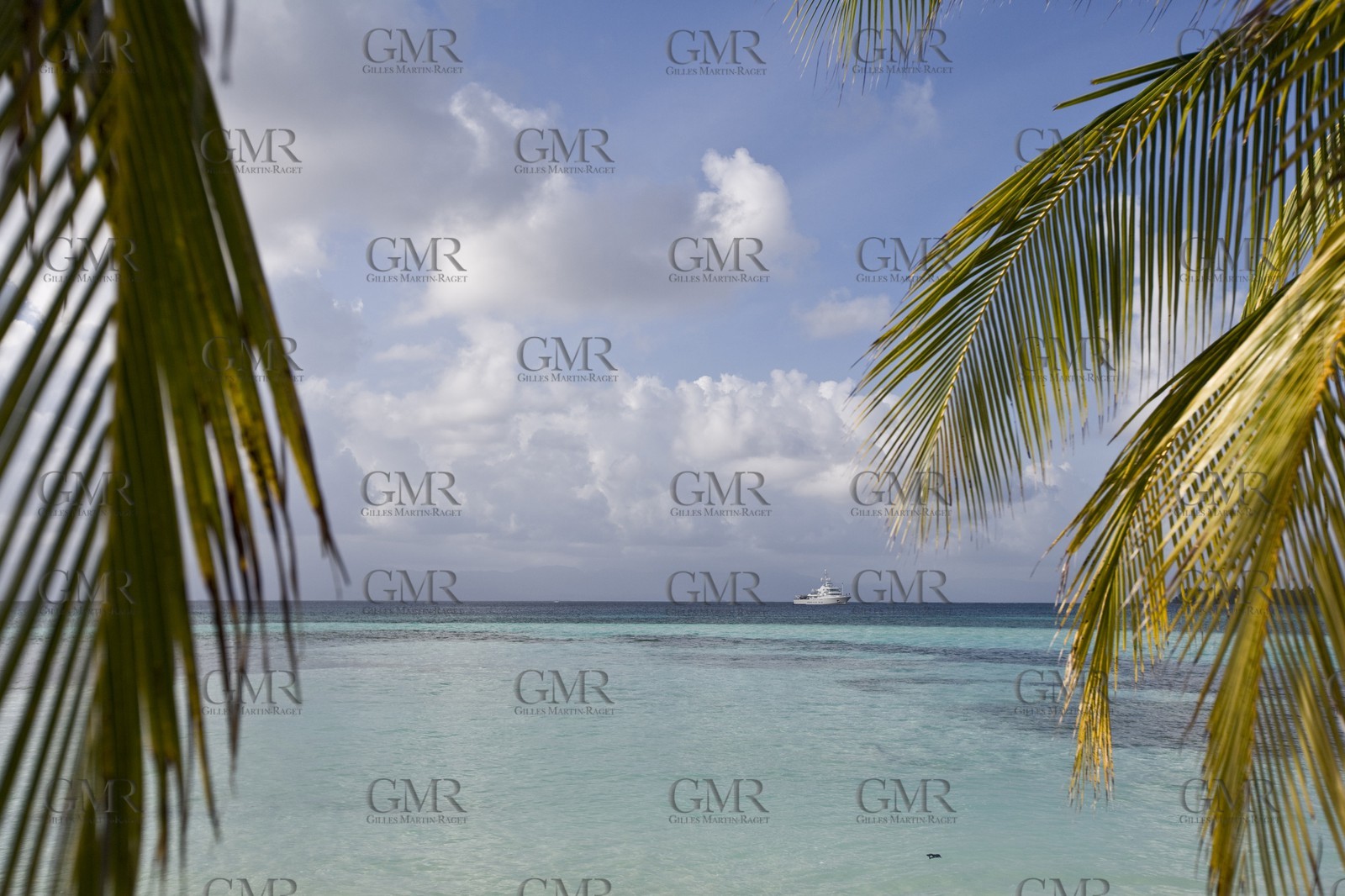 01 02 2008 - San Blas Archipelago (Panama) - Motor Yacht Senses