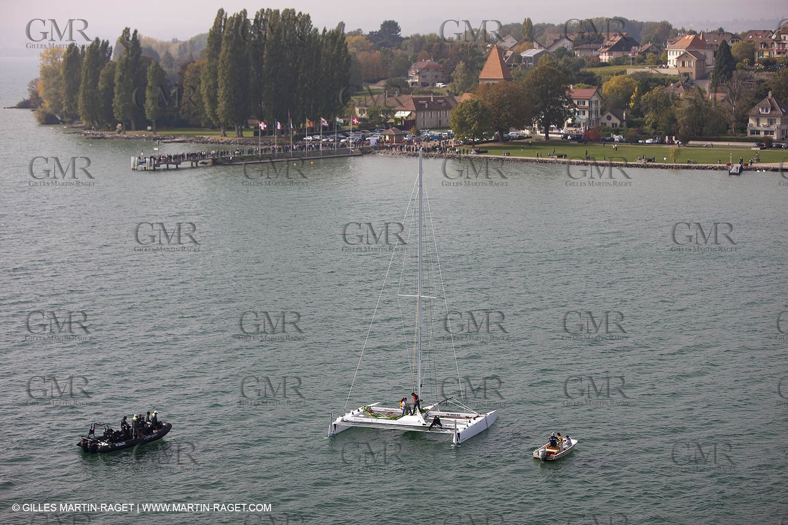08 10 10 - St Sulpice (SUI) - Hydroptere.ch touches water