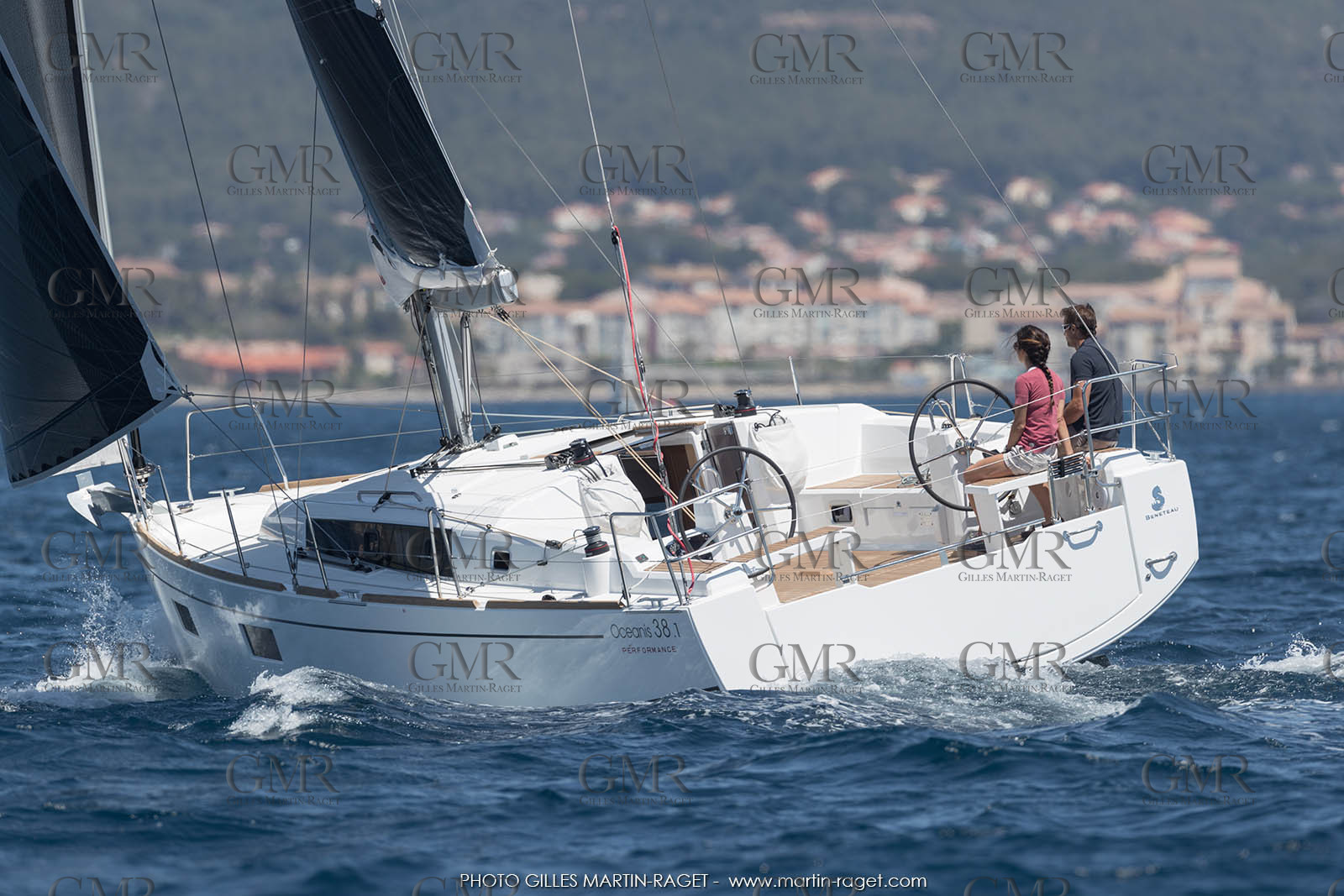 04 07 3017; Les EMbiez (FRA; 83) - Chantier Beneteau; Oceanis 38.1