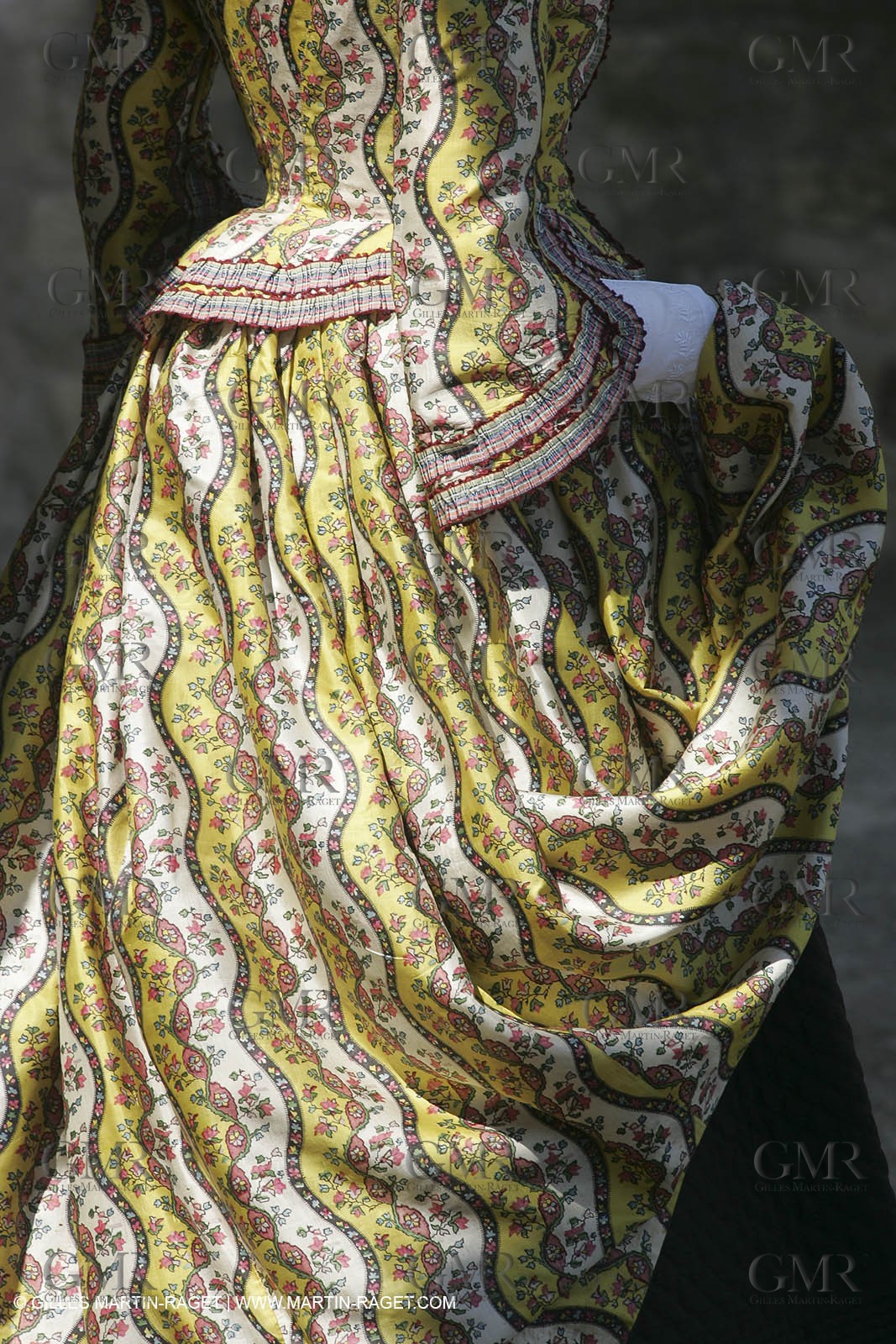 May 2004 - La Tour d'Aigues (FRA, 84) - Old costumes for women of the South exhibition