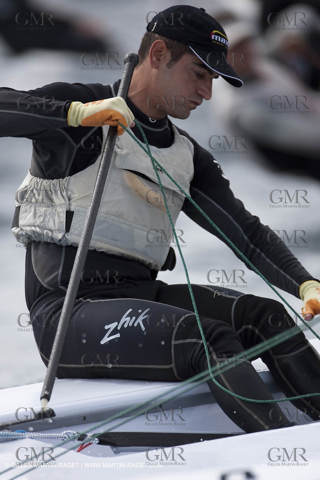 20 04 2010 - Hyères (FRA,83) - SOF 2010 - Zhik Team - Laser Men - Javier Hernandez