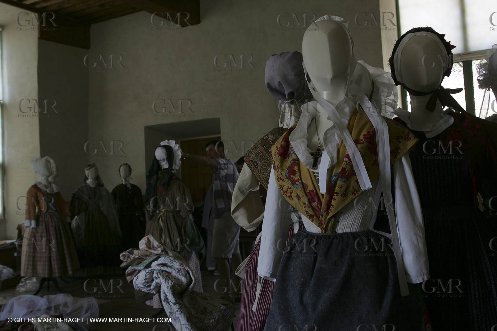 May 2004 - La Tour d'Aigues (FRA, 84) - Old costumes for women of the South exhibition