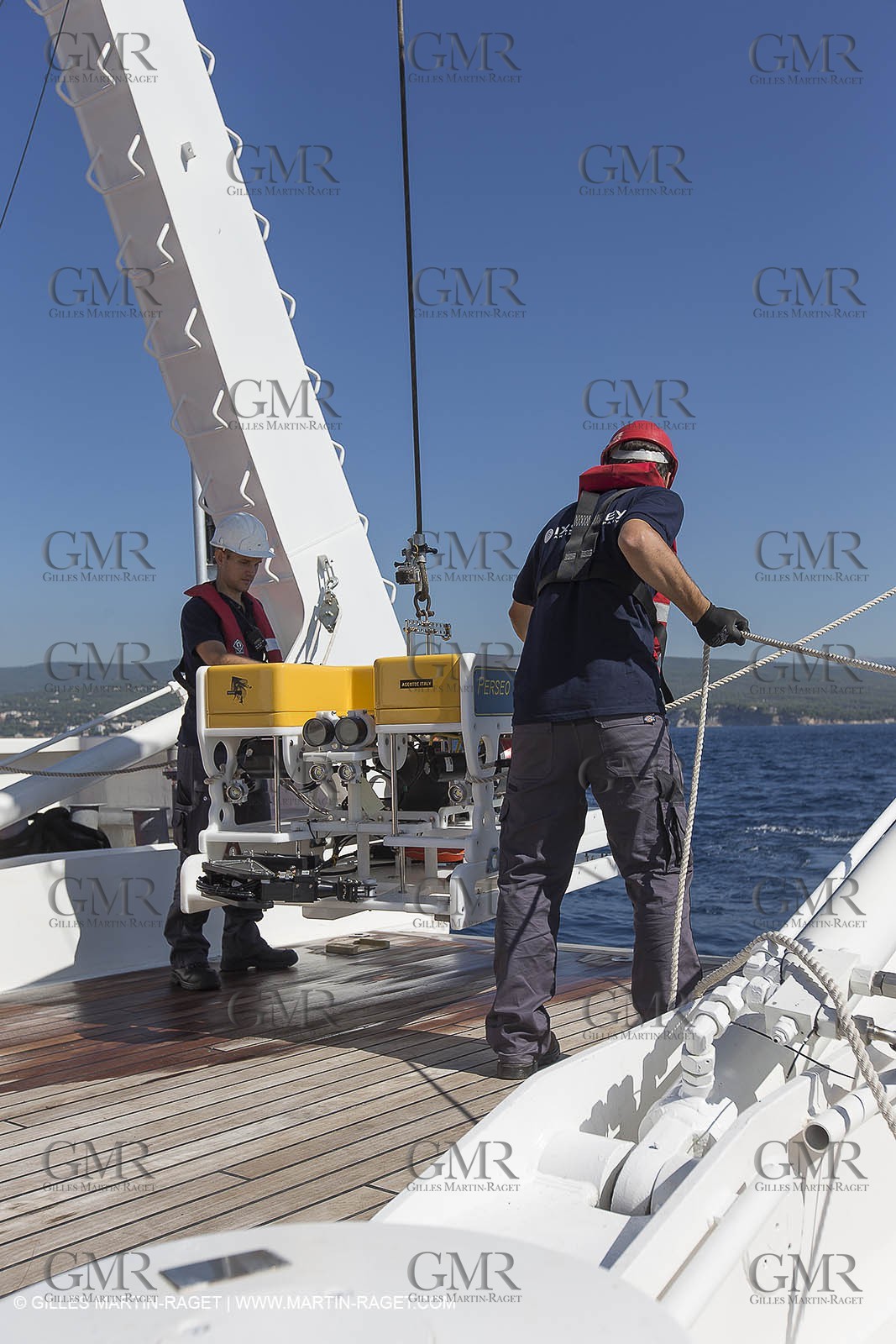11 09 2014 - la Ciotat (FRA,13) - onboar Al Azzizi, oceanographic research ship buit by H2X boat yard, measure devices manipuation