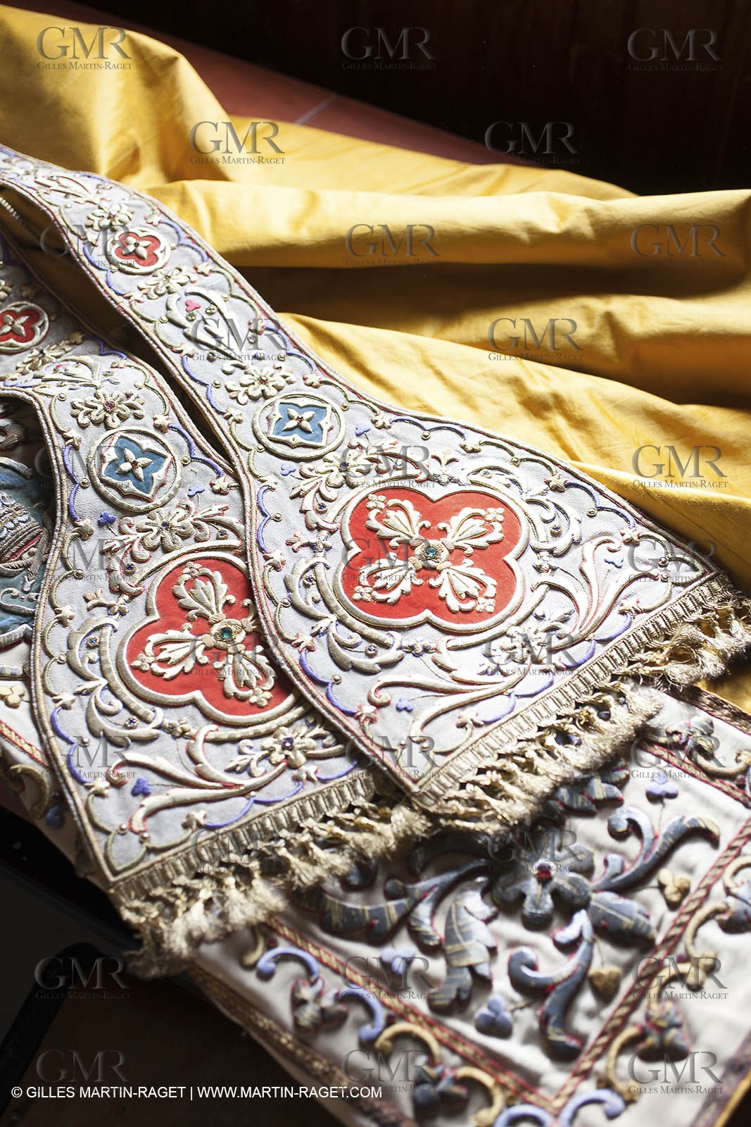 04 02 2013 - Marseille(FRA,13), Notre Dame de la Garde, liturgical clothing