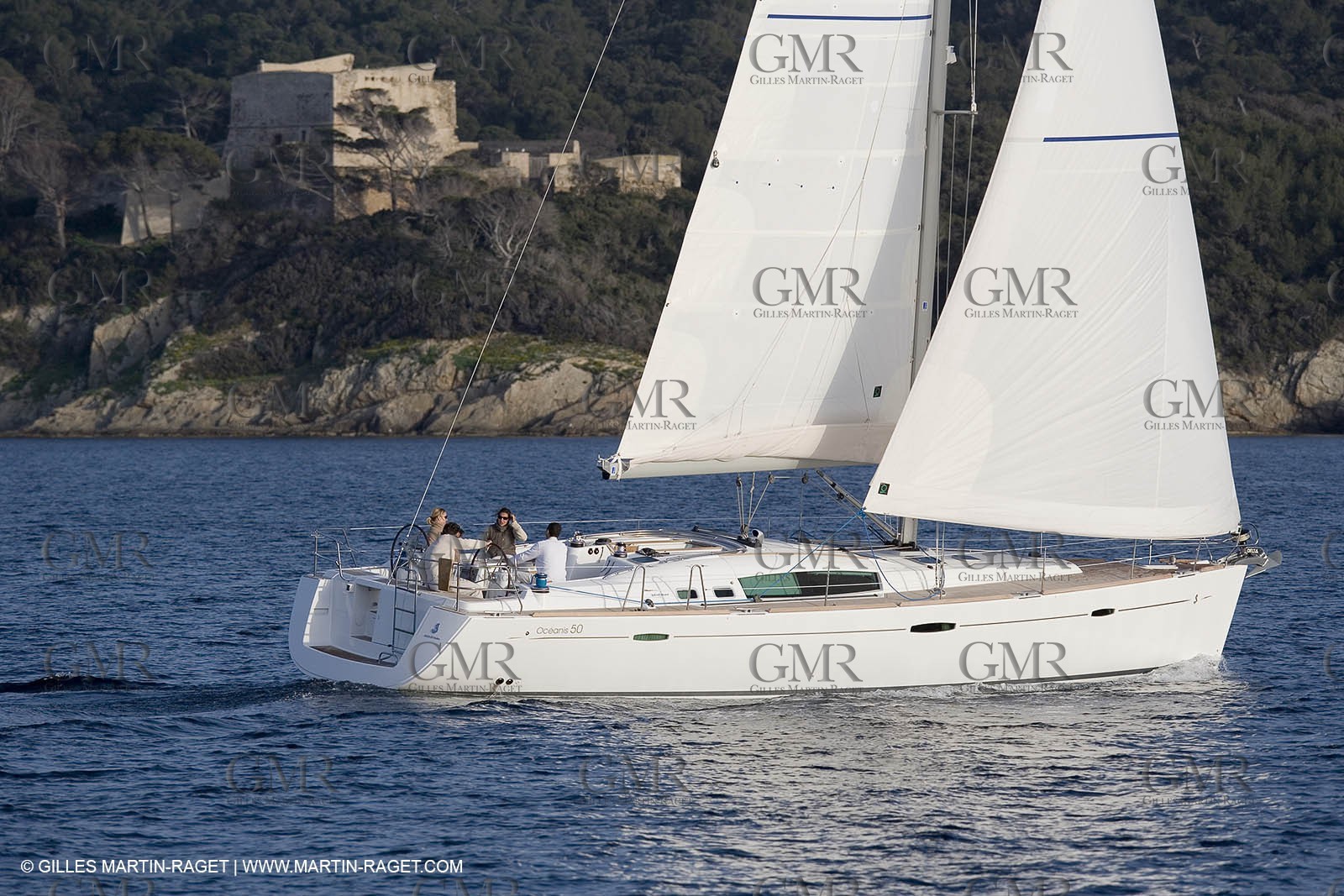 Crusing monohull sailing