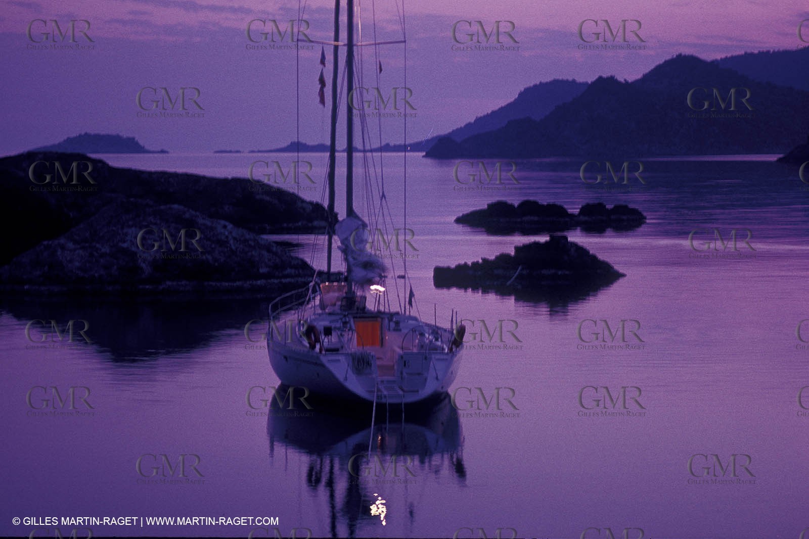 Cruising monohull mooring