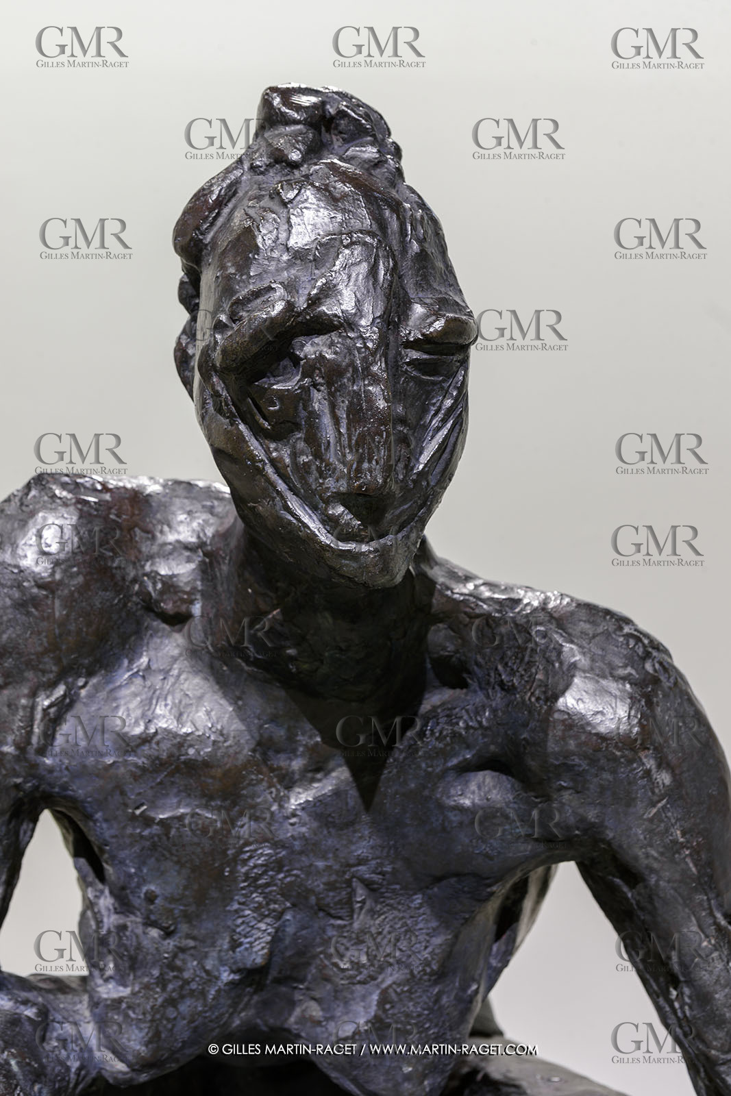 02 05 2023, Paris (FRA), oeuvre de Germaine Richier, Exposition Centre Pompidou 2023,  La Sauterelle, grande, 1955-1956, Bronze patiné foncé, épreuve d'exposition, Fondeur : Susse, Paris, 137 x 99 x 176 cm, Collection particulière