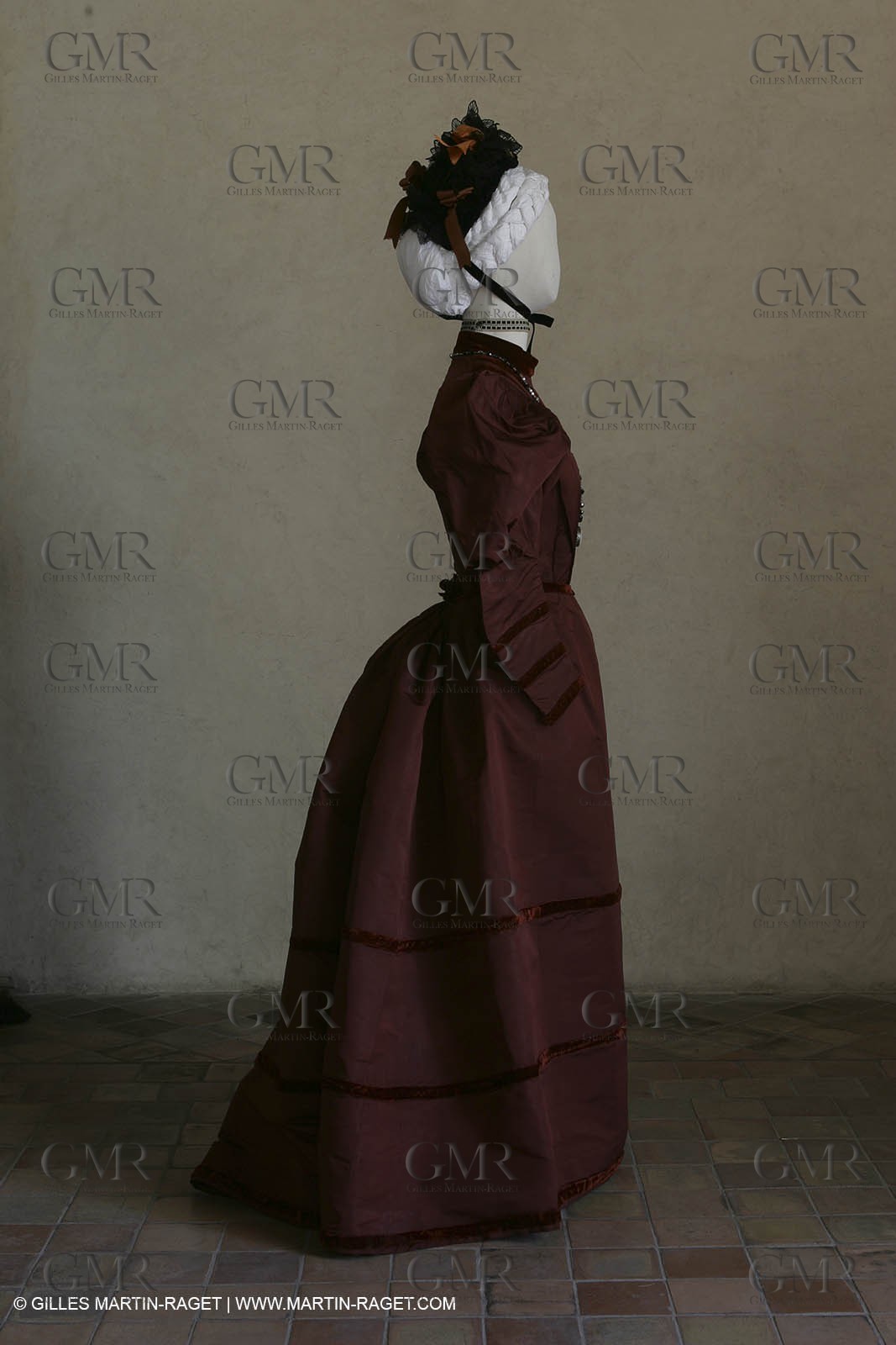 May 2004 - La Tour d'Aigues (FRA, 84) - Old costumes for women of the South exhibition