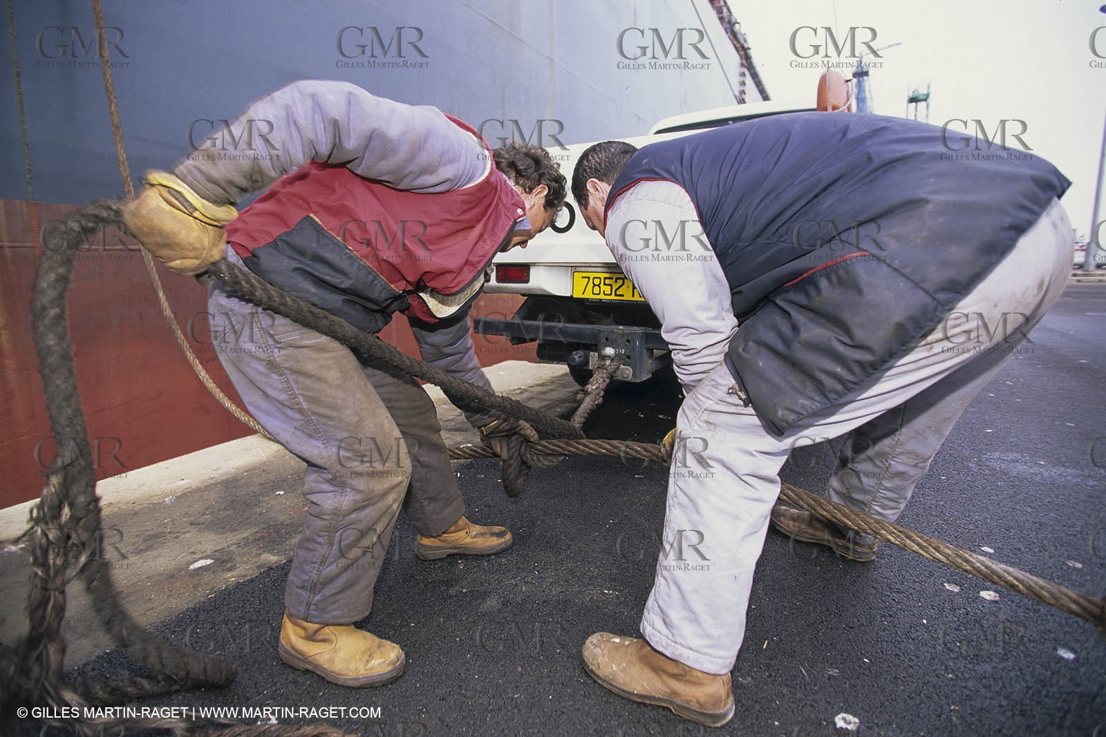 Monde maritime, opérations porturaires, ports, manoeuvres, marine world, harbour operations, maritime shipping,