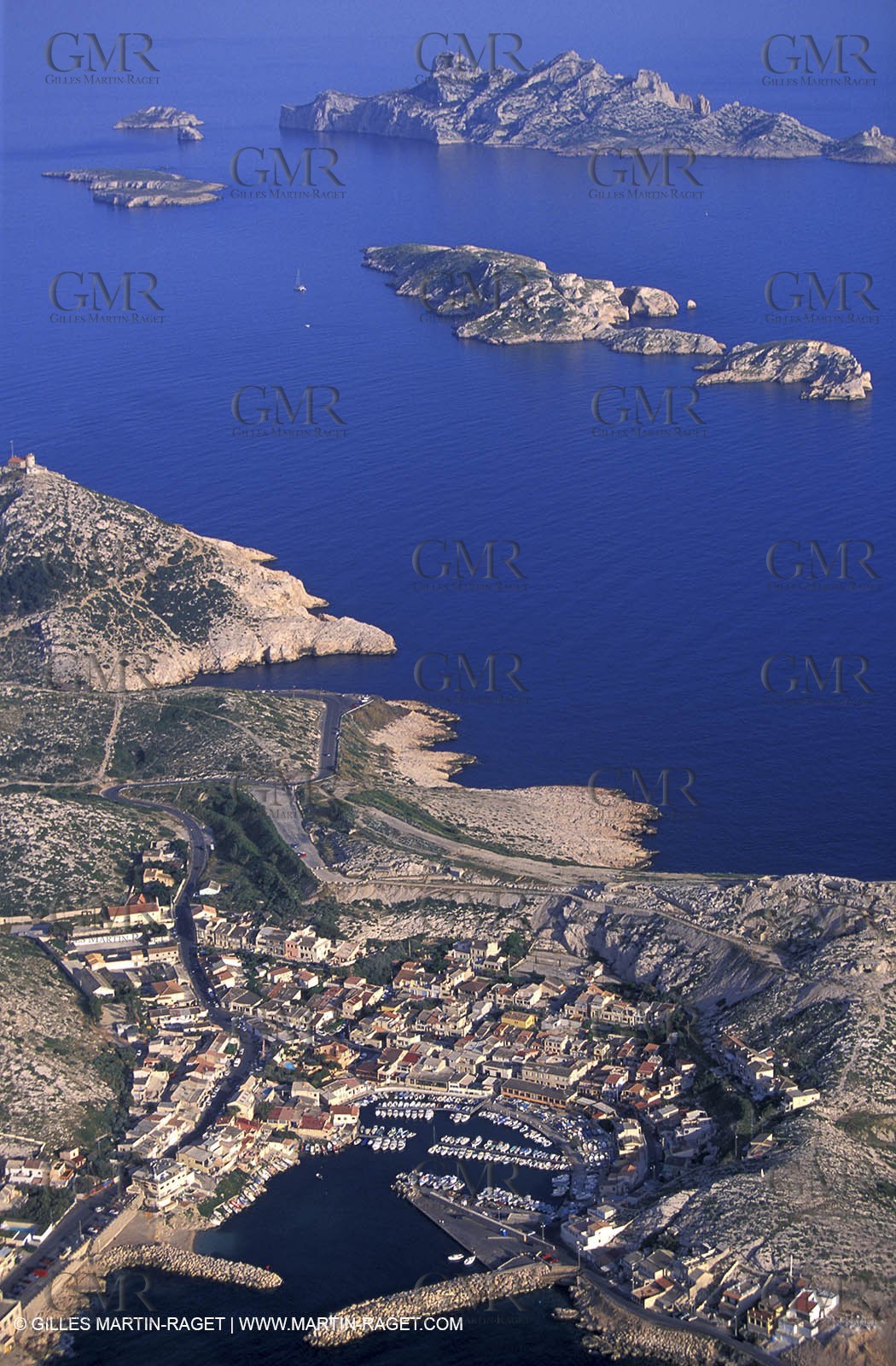 Les Goudes (village) - Jarre , Calseraigne and Riou Islands