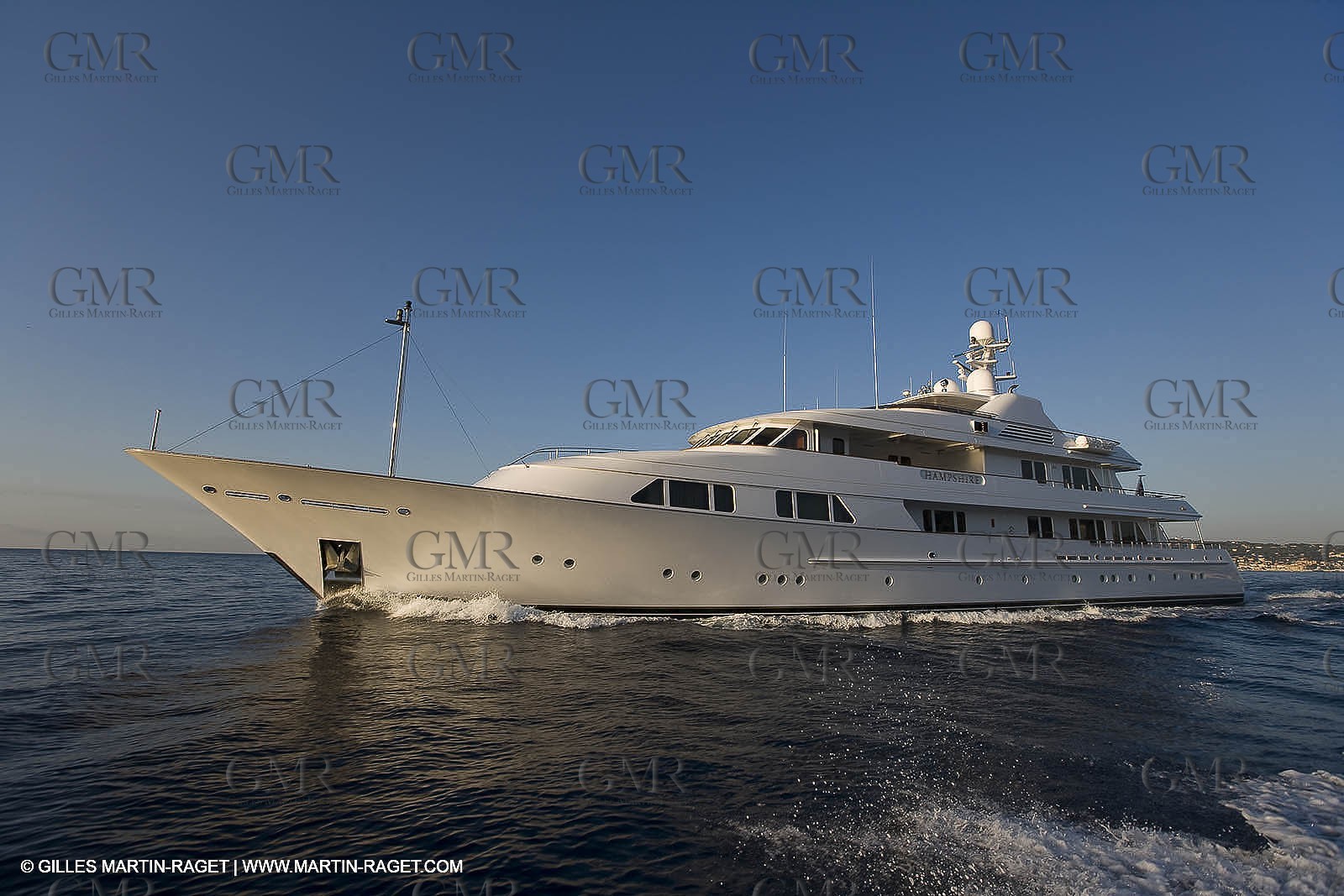 28 07 2007 - St Jean Cap Ferrat - SuperYachts - Motor Yachts - Hampshire
